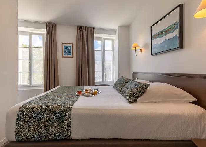 ホテル Logis Le Richelieu - Royan Atlantique 3*